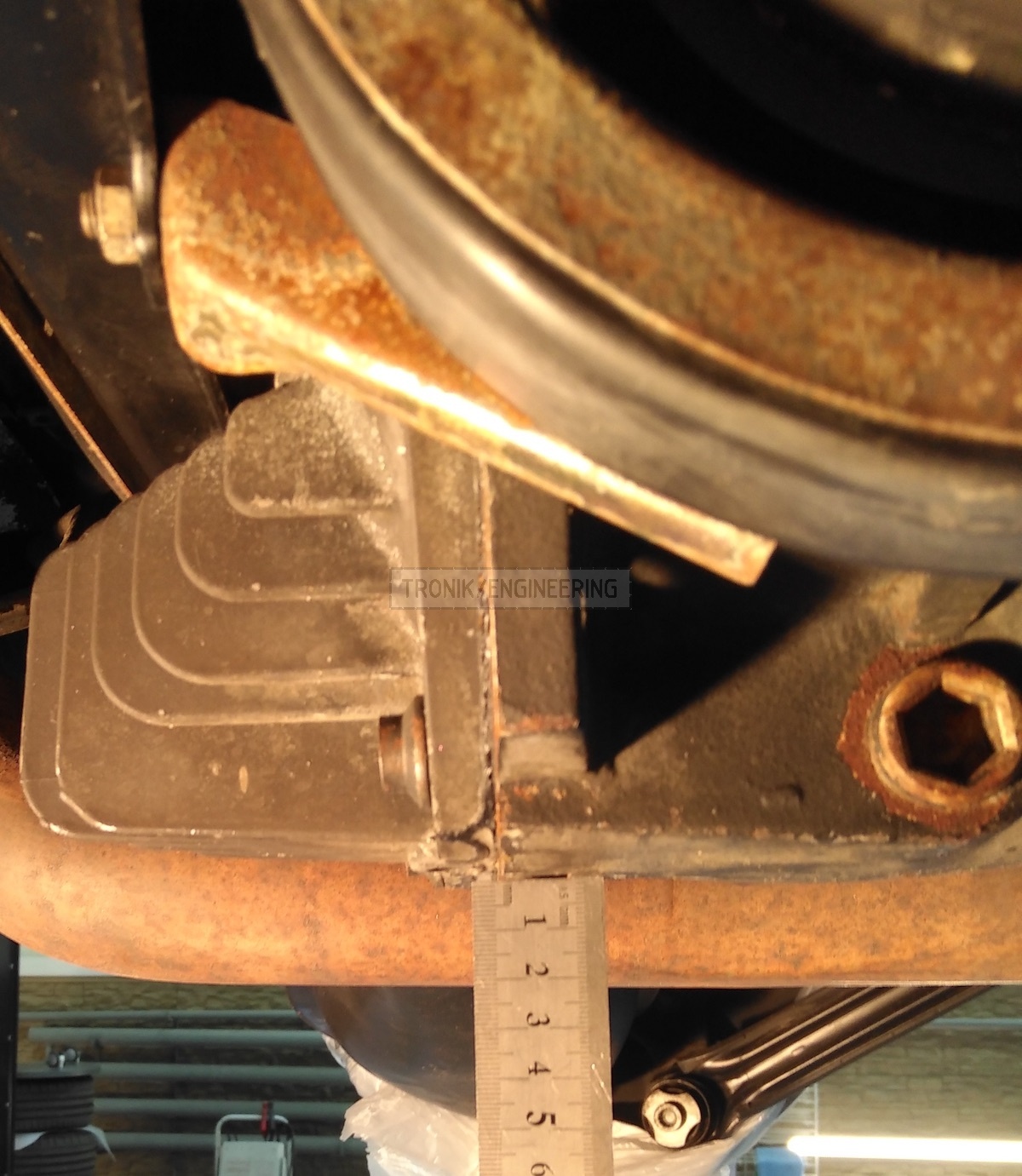 measuring reducer lid dimentions Mercedes Benz W124 E60 AMG Pic3 - TRONIK.AE measuring reducer lid dimentions Mercedes Benz W124 E60 AMG Pic3