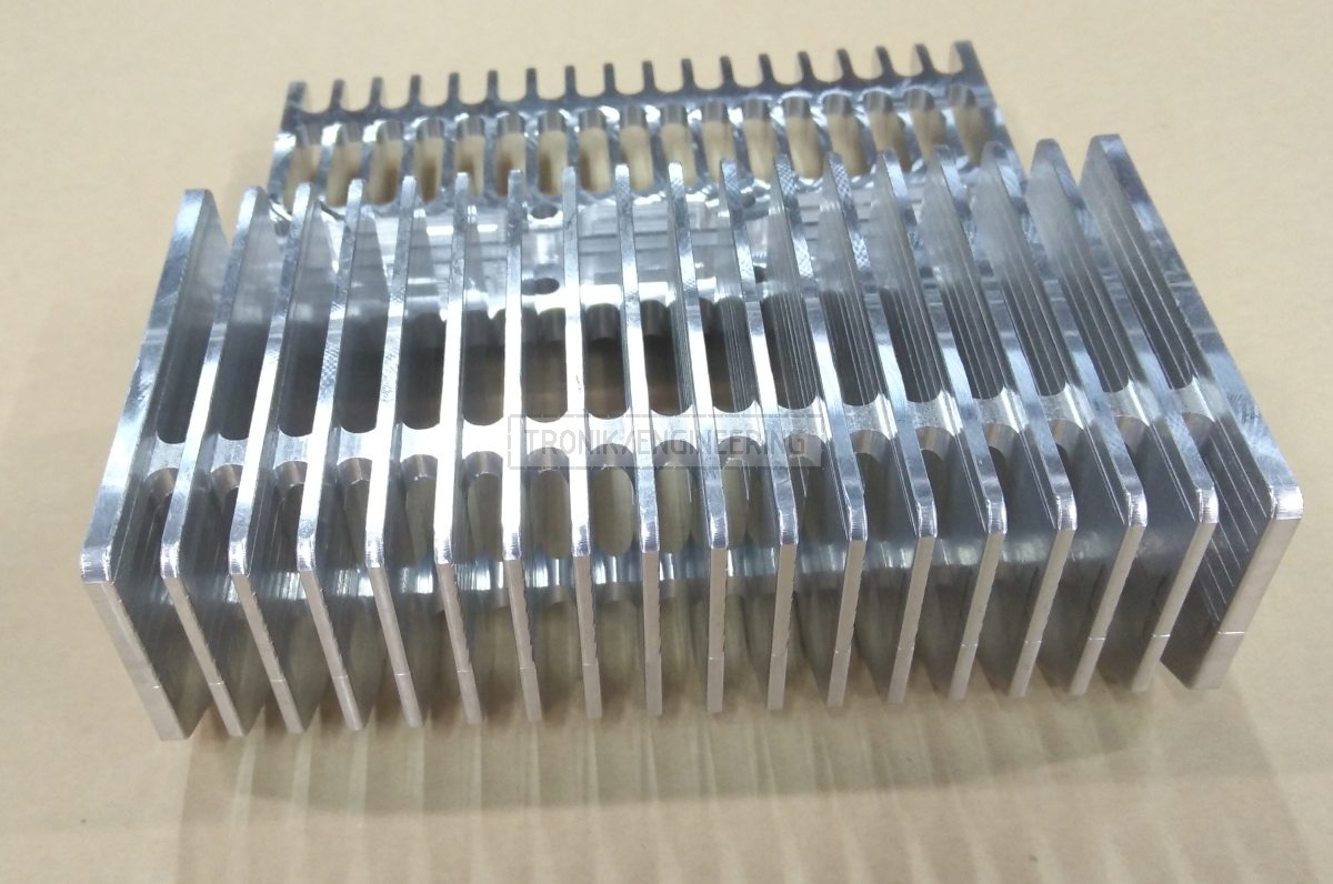 reducer lid cooling radiator for Quaife lock diff on Mercedes Benz W124 E60 AMG pic1