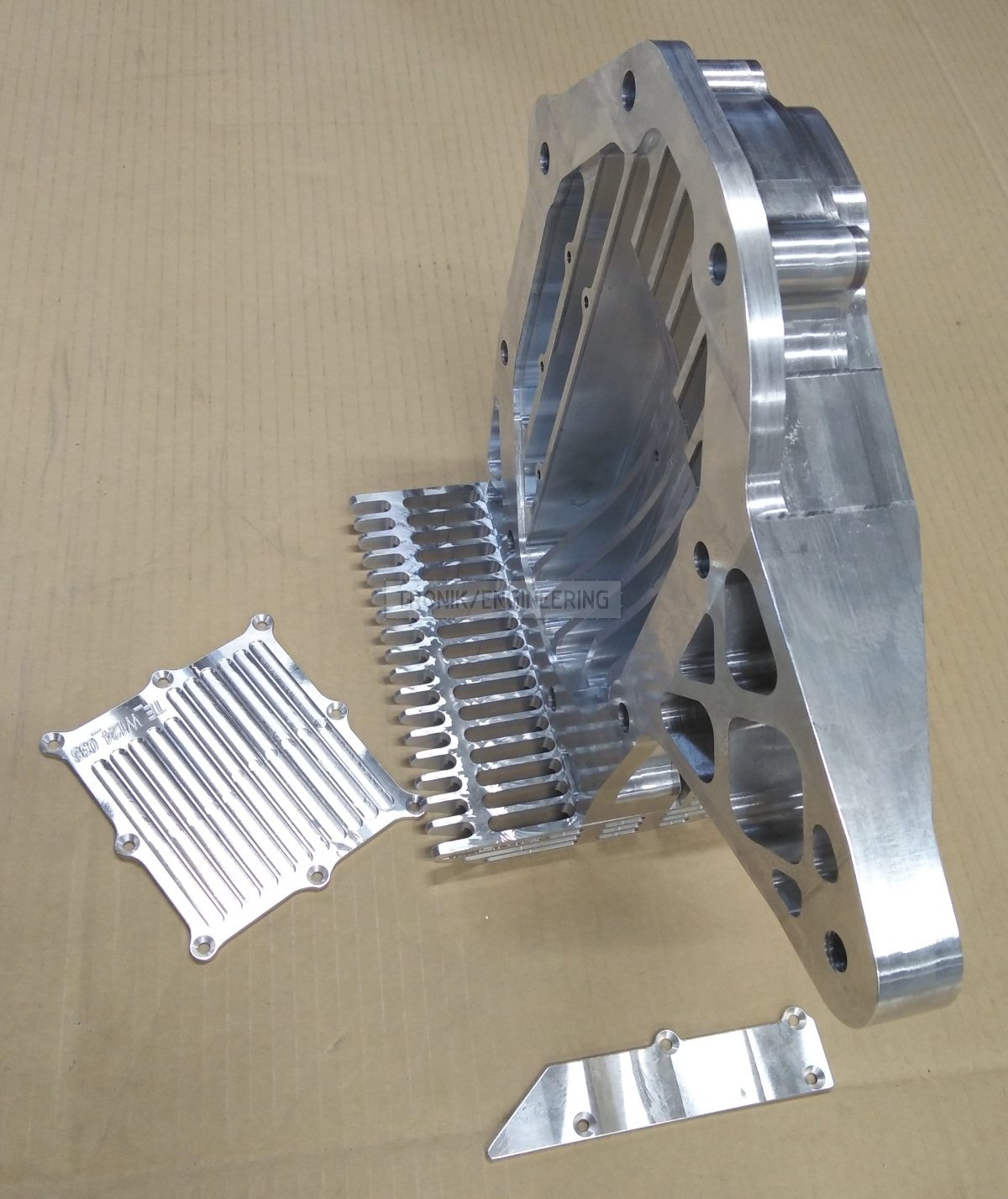 reducer lid & cooling radiator for Quaife lock diff on Mercedes Benz W124 E60 AMG pic3