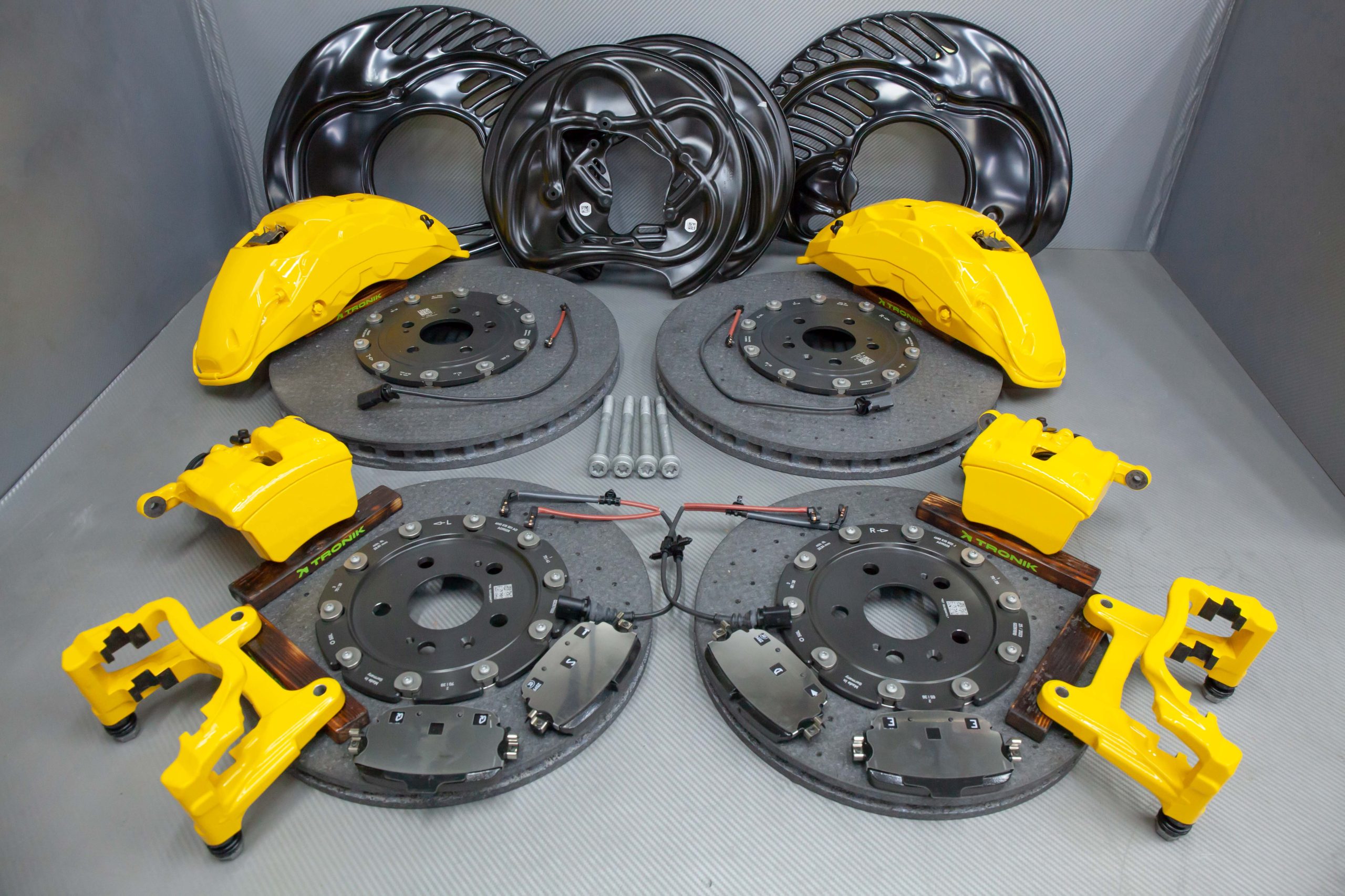 Carbon-ceramic brake system for Audi RS Q8. Photo 1