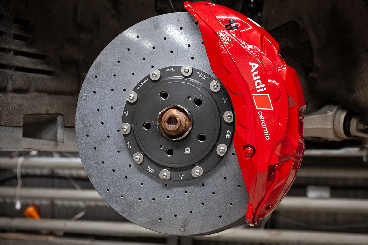 Audi-SQ8-carbon-ceramic-brakes.-pic-1.jpg - TRONIK.AE