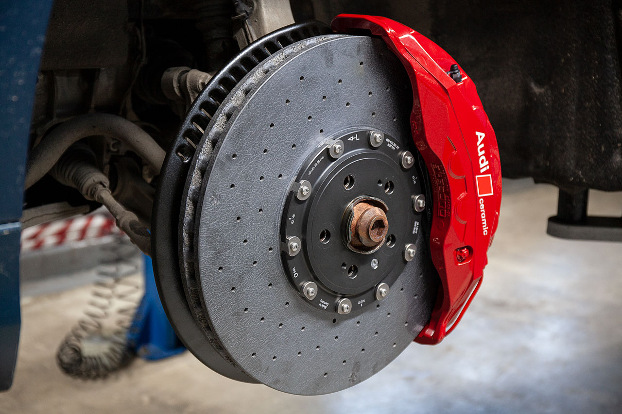 Audi-SQ8-carbon-ceramic-brakes.-pic-5.jpg - TRONIK.AE