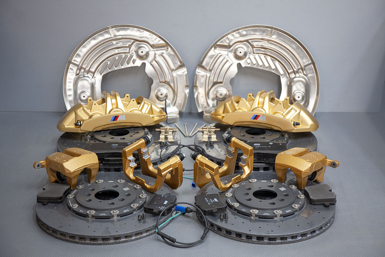 BMW-F90-carbon-ceramic-brakes.-pic-4.jpg - TRONIK.AE