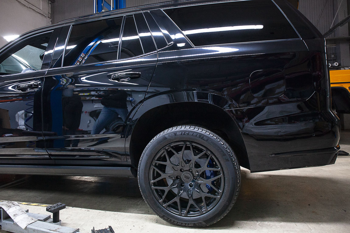 Cadillac-Escalade-big-brakespic-10.jpg - TRONIK.AE