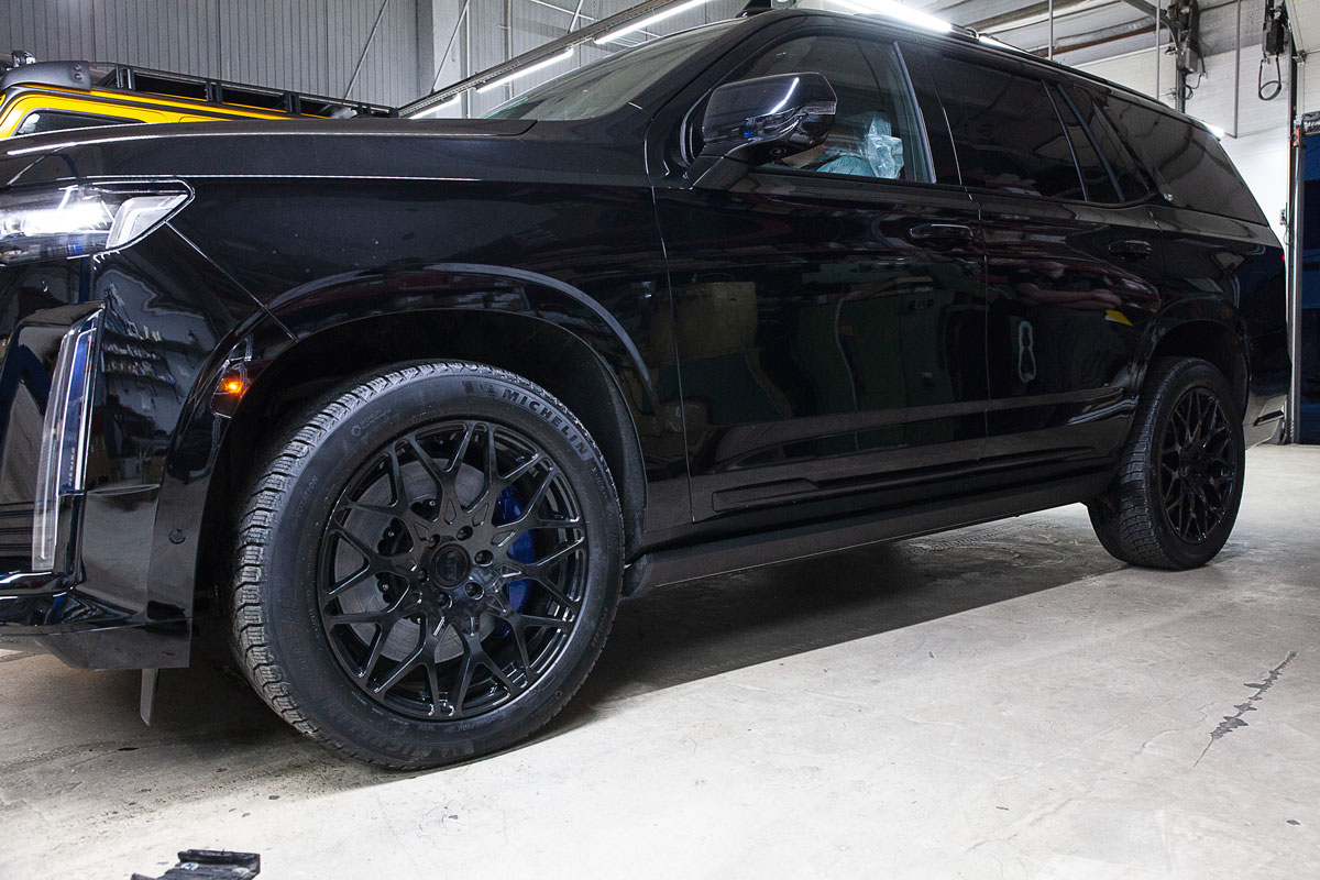 Cadillac-Escalade-big-brakespic-11.jpg - TRONIK.AE