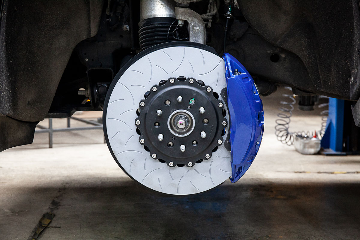 Cadillac-Escalade-big-brakespic-13.jpg - TRONIK.AE