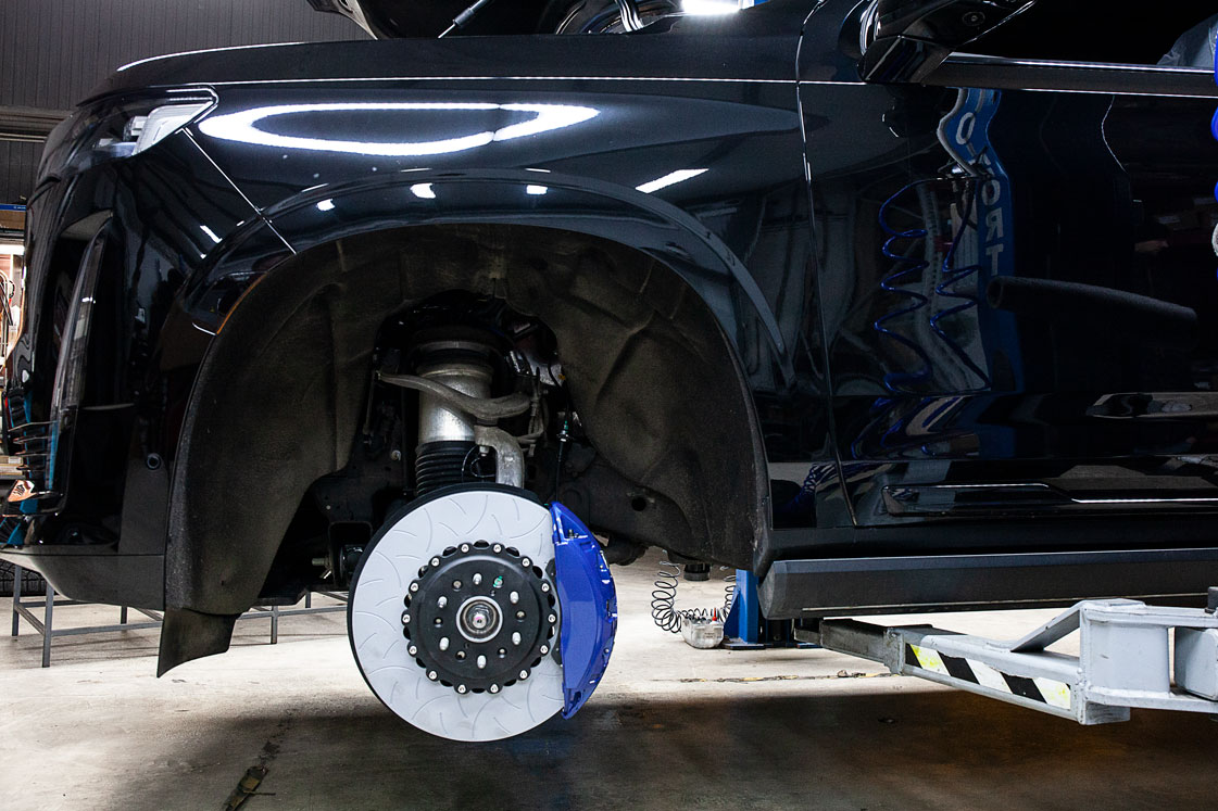 Cadillac-Escalade-big-brakespic-14.jpg - TRONIK.AE