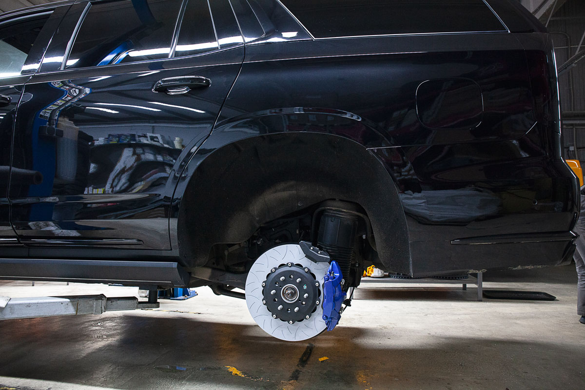 Cadillac-Escalade-big-brakespic-2.jpg - TRONIK.AE