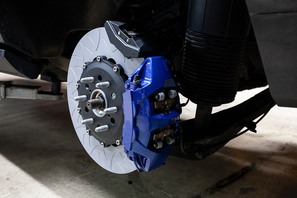 Cadillac-Escalade-big-brakespic-3.jpg - TRONIK.AE
