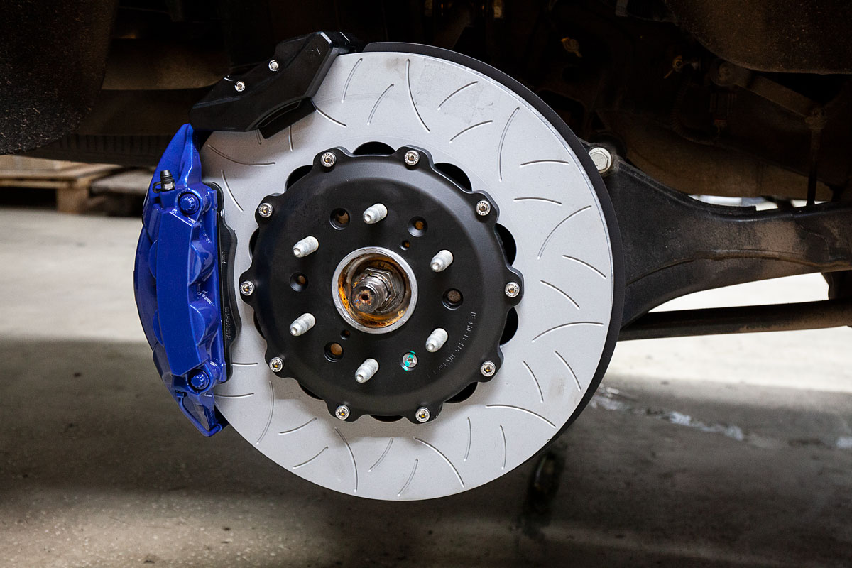Cadillac-Escalade-big-brakespic-4.jpg - TRONIK.AE