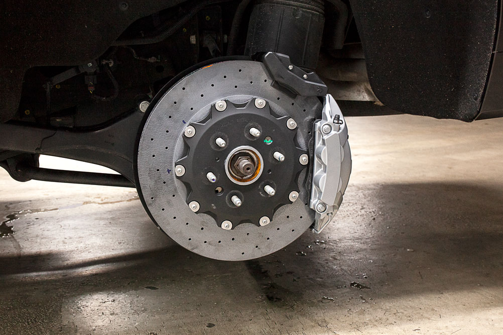 Cadillac-Escalade-carbon-ceramic-brakes-Tipic-1.jpg - TRONIK.AE
