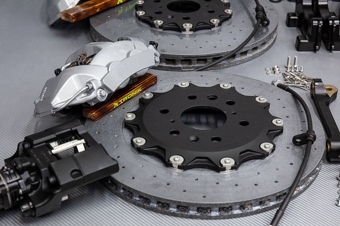 Cadillac-Escalade-carbon-ceramic-brakes-Tipic-2.jpg - TRONIK.AE