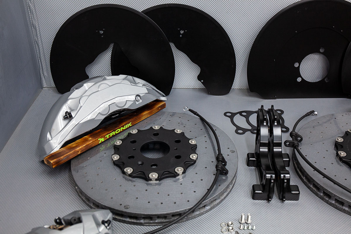 Cadillac-Escalade-carbon-ceramic-brakes-Tipic-3.jpg - TRONIK.AE