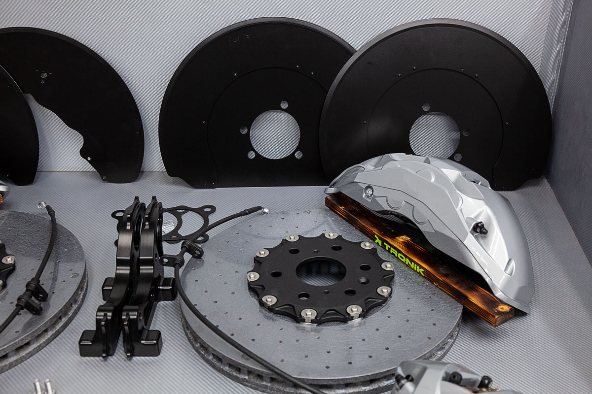 Cadillac-Escalade-carbon-ceramic-brakes-Tipic-4.jpg - TRONIK.AE