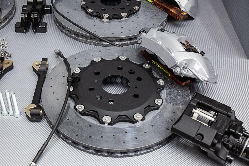 Cadillac-Escalade-carbon-ceramic-brakes-Tipic-5.jpg - TRONIK.AE