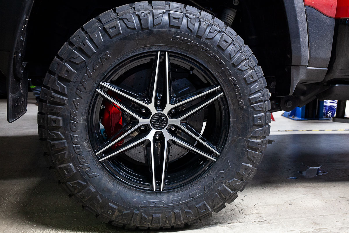 Dodge-RAM-TRX-carbon-ceramic-brakespic-11.jpg - TRONIK.AE