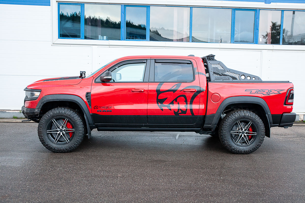 Dodge-RAM-TRX-carbon-ceramic-brakespic-13.jpg - TRONIK.AE