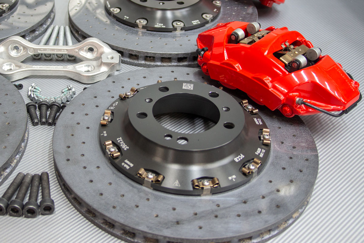 Porsche-992-Carrera-carbon-ceramic-brakes.-pic-1.jpg - TRONIK.AE