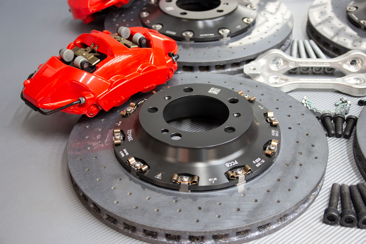 Porsche-992-Carrera-carbon-ceramic-brakes.-pic-3.jpg - TRONIK.AE