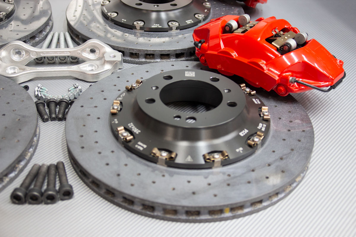 Porsche-992-Carrera-carbon-ceramic-brakes.-pic-4.jpg - TRONIK.AE