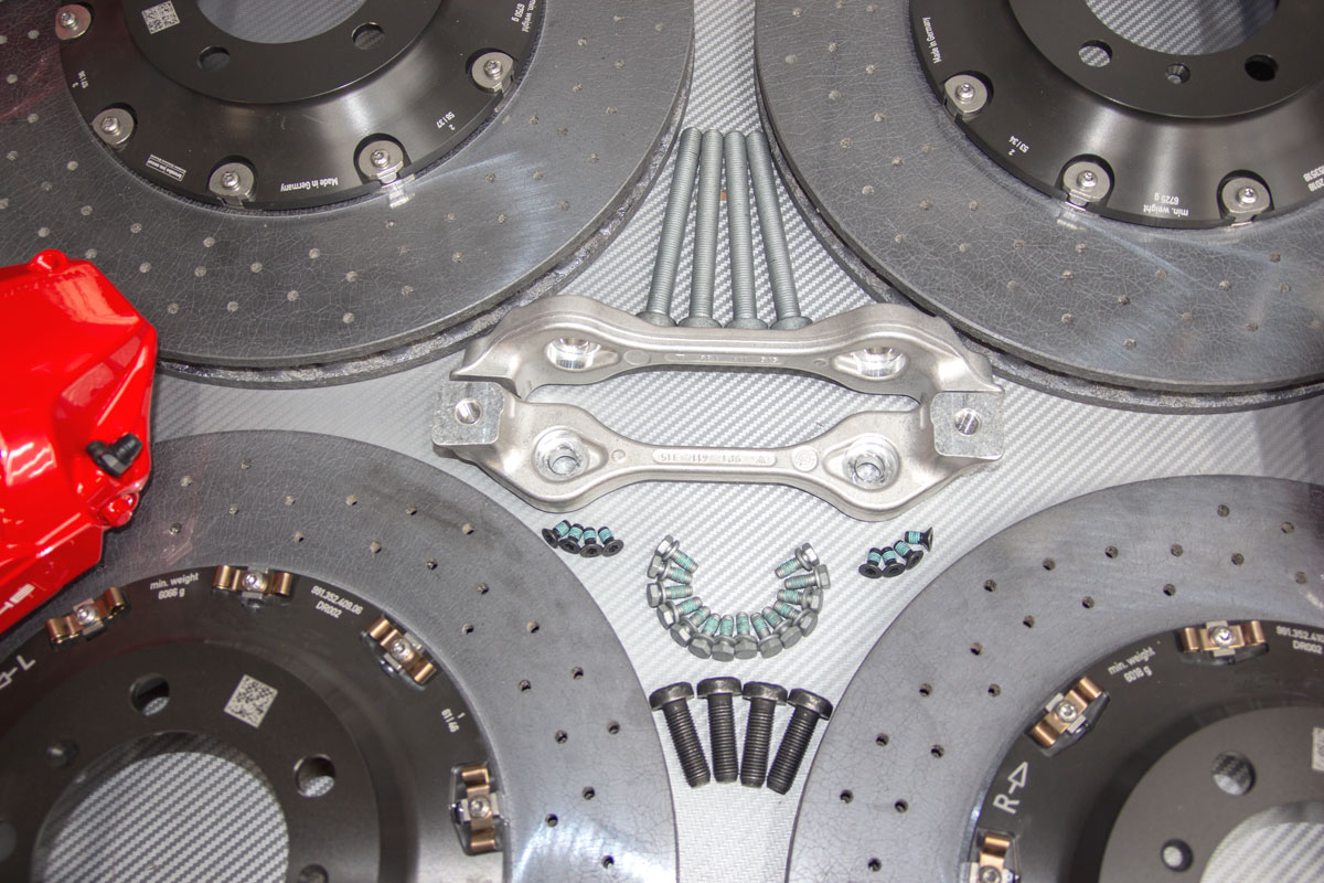 Porsche-992-Carrera-carbon-ceramic-brakes.-pic-5.jpg - TRONIK.AE