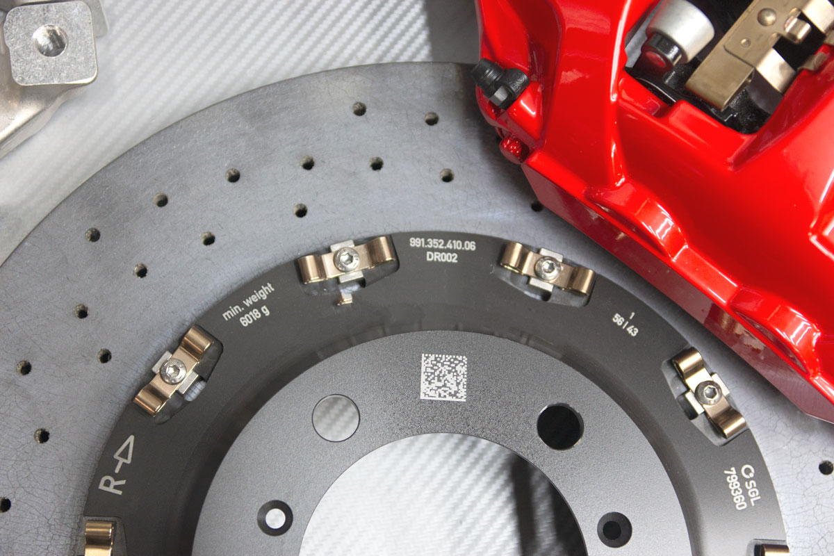 Porsche-992-Carrera-carbon-ceramic-brakes.-pic-6.jpg - TRONIK.AE