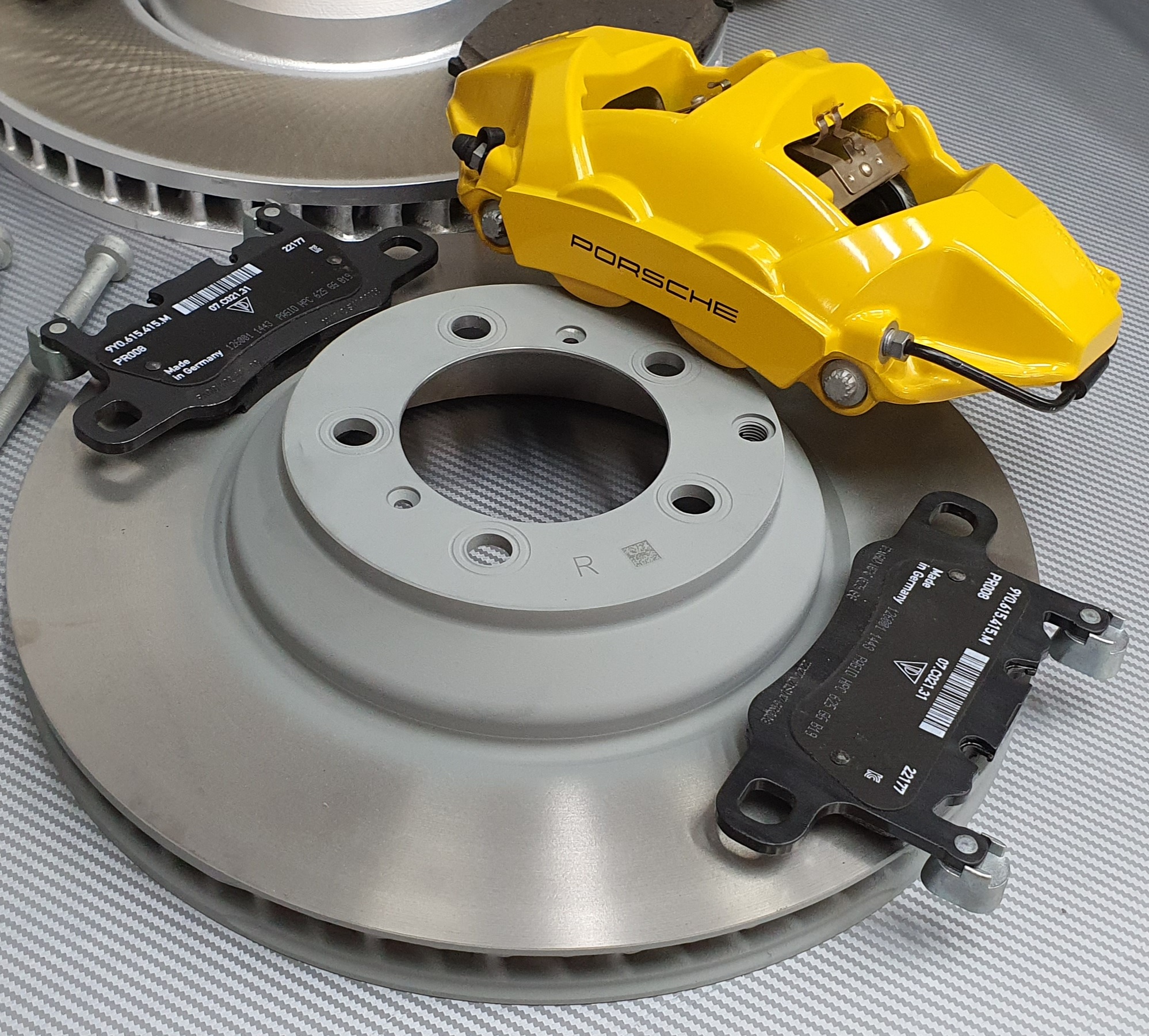 Porsche-Cayenne-9Y0-steel-yellow-kit.-pic-5.jpg - TRONIK.AE