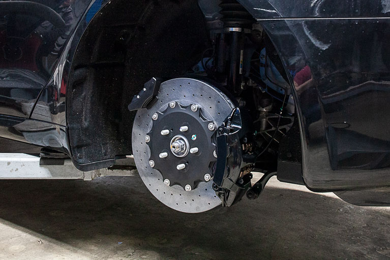 Tesla-Plaid-carbon-ceramic-brakes-Alpic-15.jpg - TRONIK.AE
