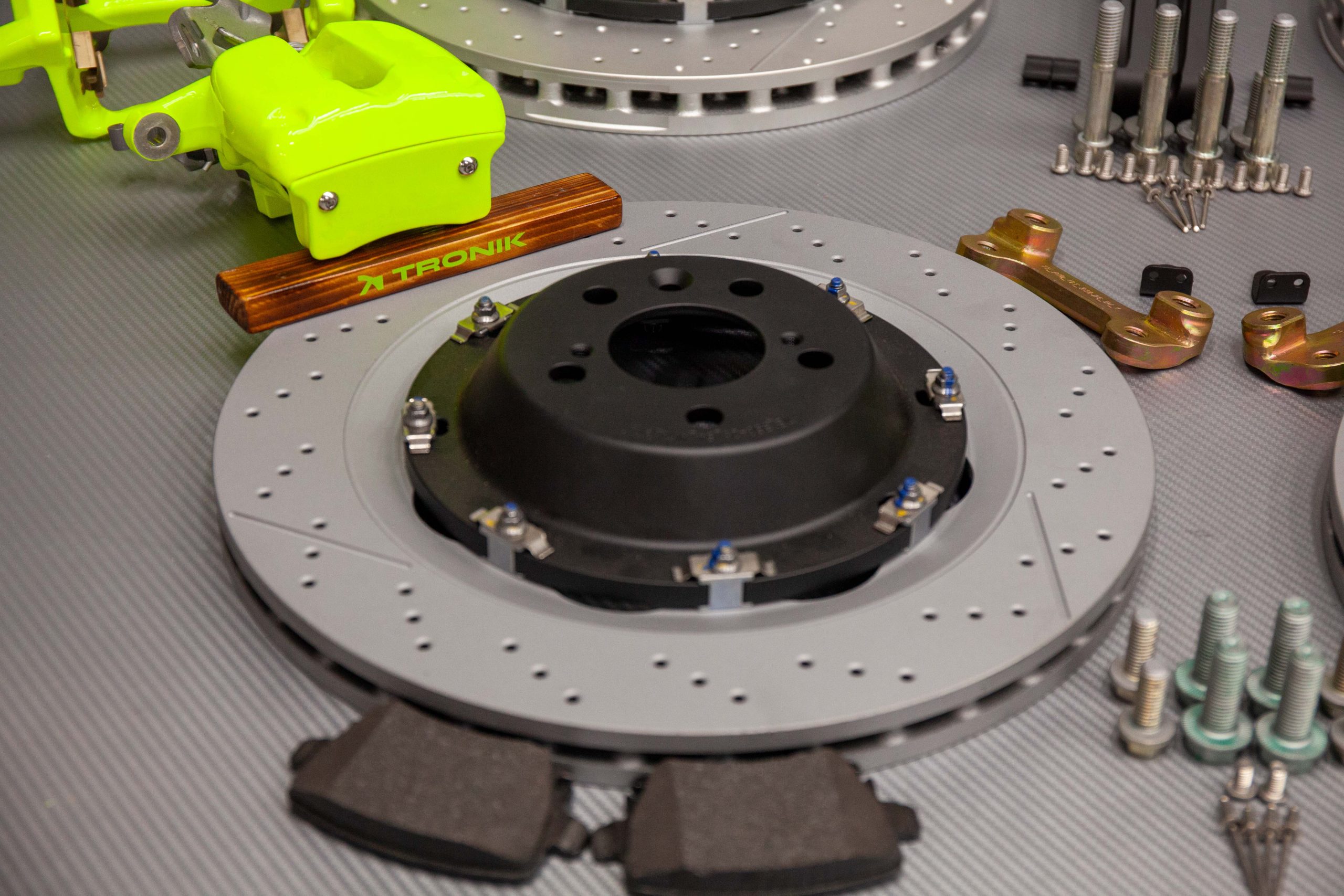alfa-romeo-brakes-pic-2-scaled-1.jpg - TRONIK.AE