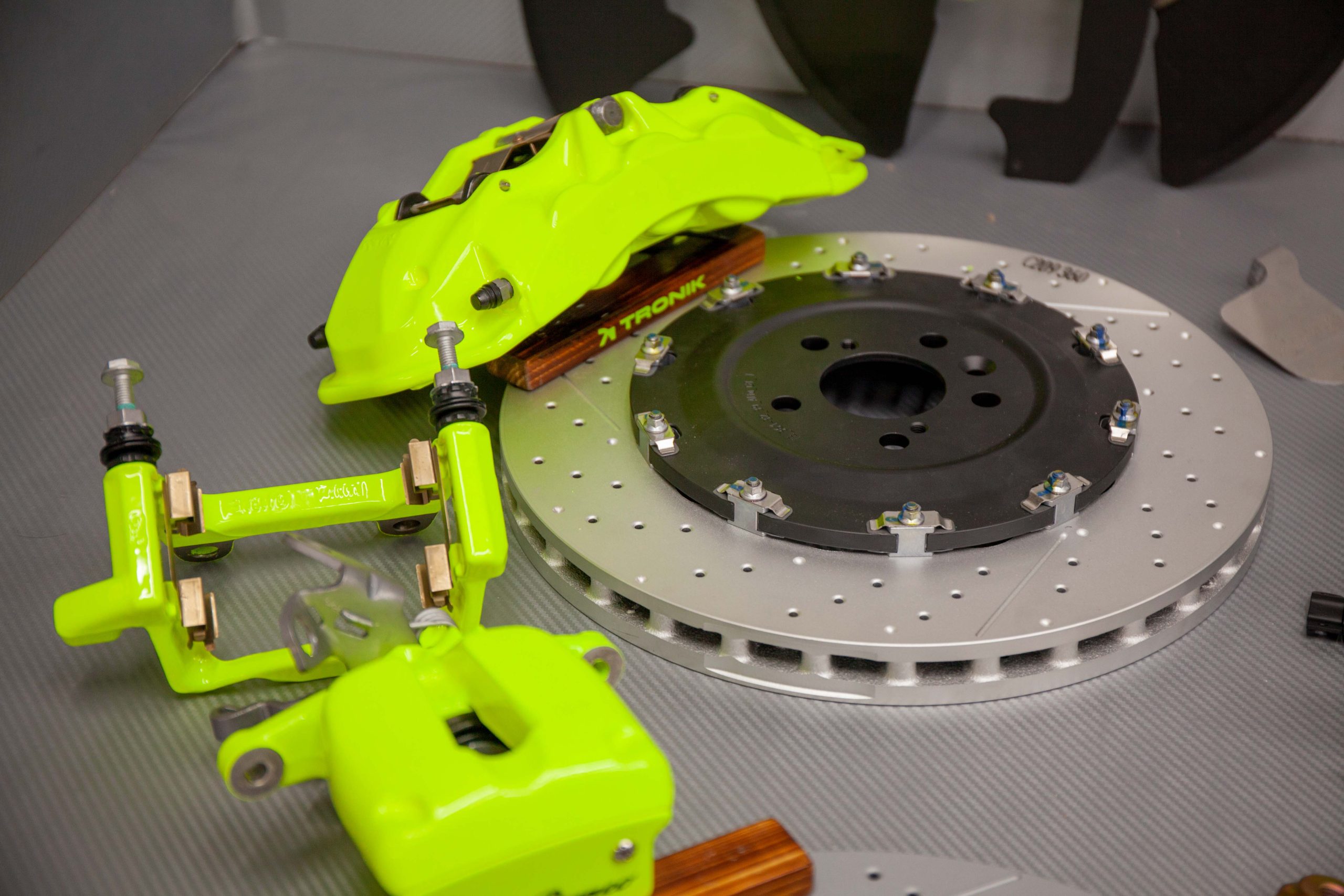 alfa-romeo-brakes-pic-3-scaled-1.jpg - TRONIK.AE