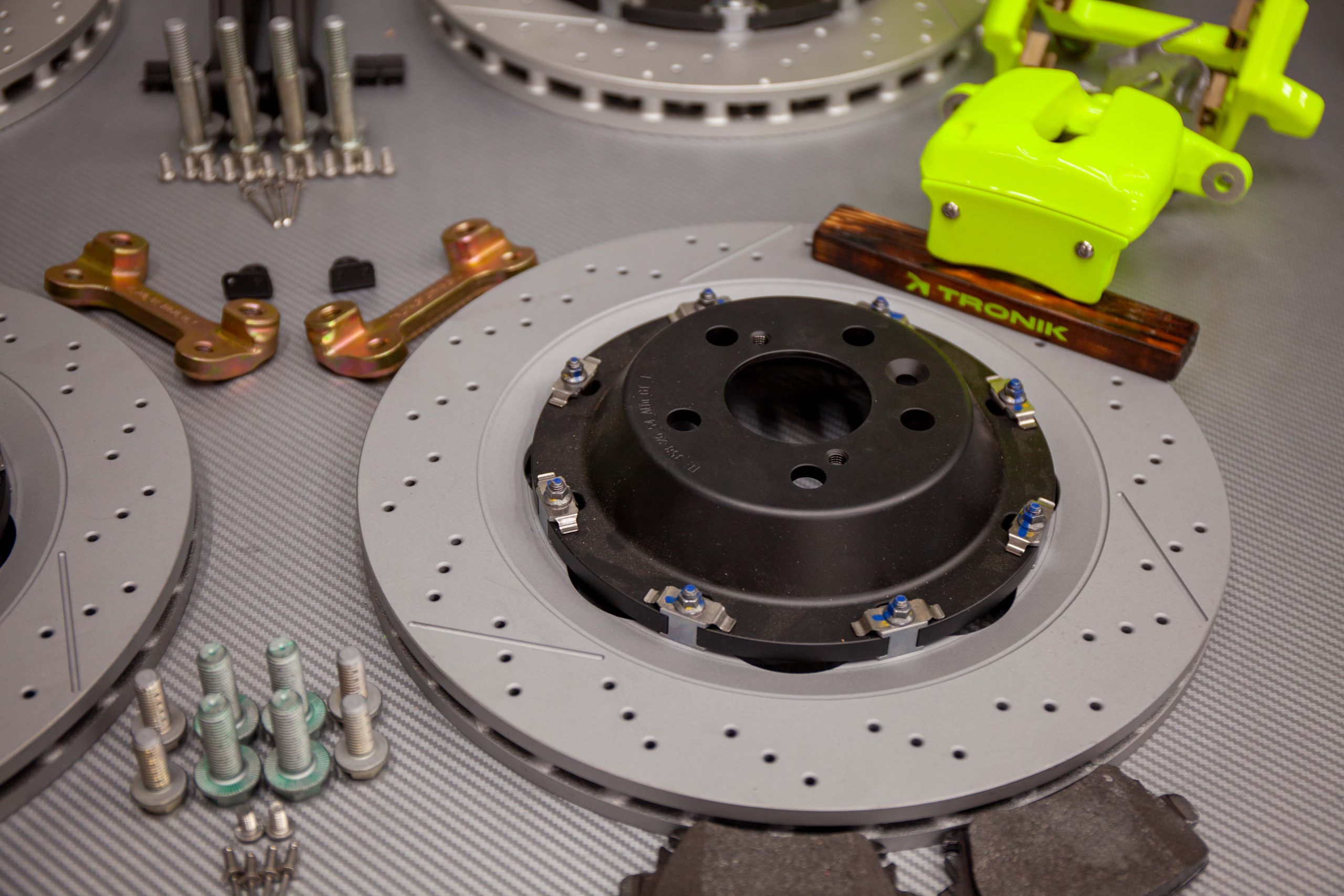 alfa-romeo-brakes-pic-5-scaled-1.jpg - TRONIK.AE