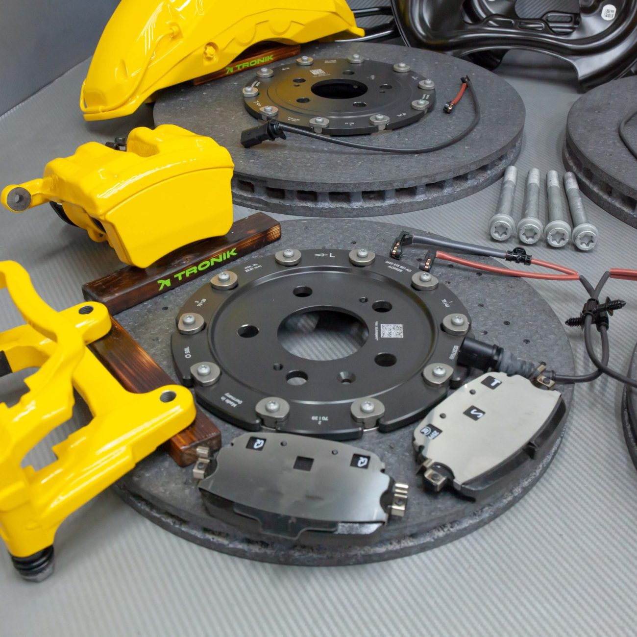 Carbon-ceramic brake system kit for Audi RS Q8 - TRONIK.AE