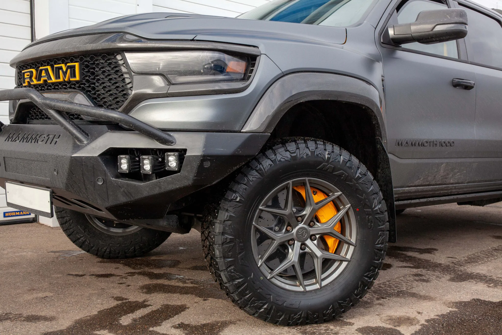 Dodge RAM TRX - carbon-ceramic brake system