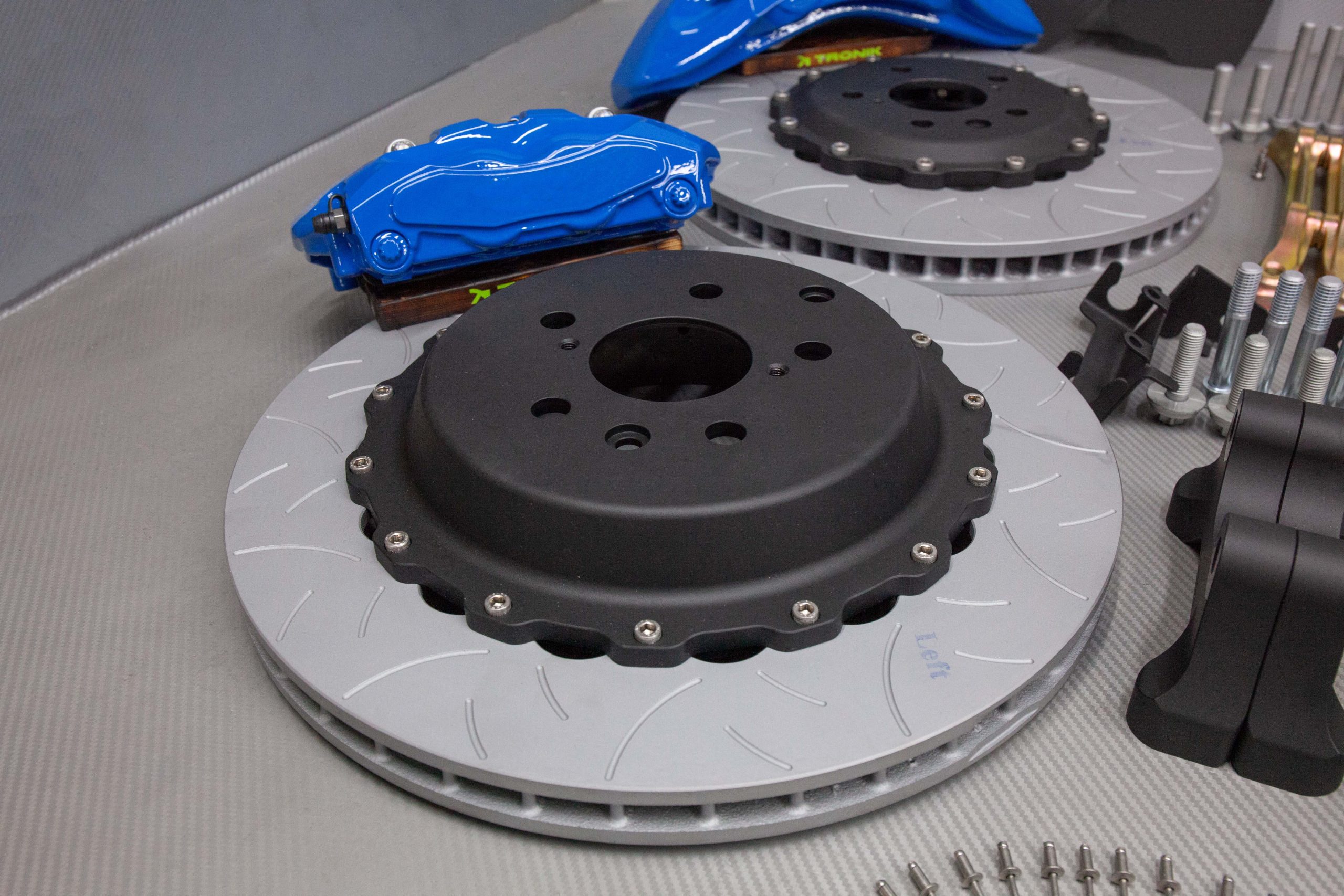 jeep-wrangler-brakes-photo-2-scaled-1.jpg - TRONIK.AE