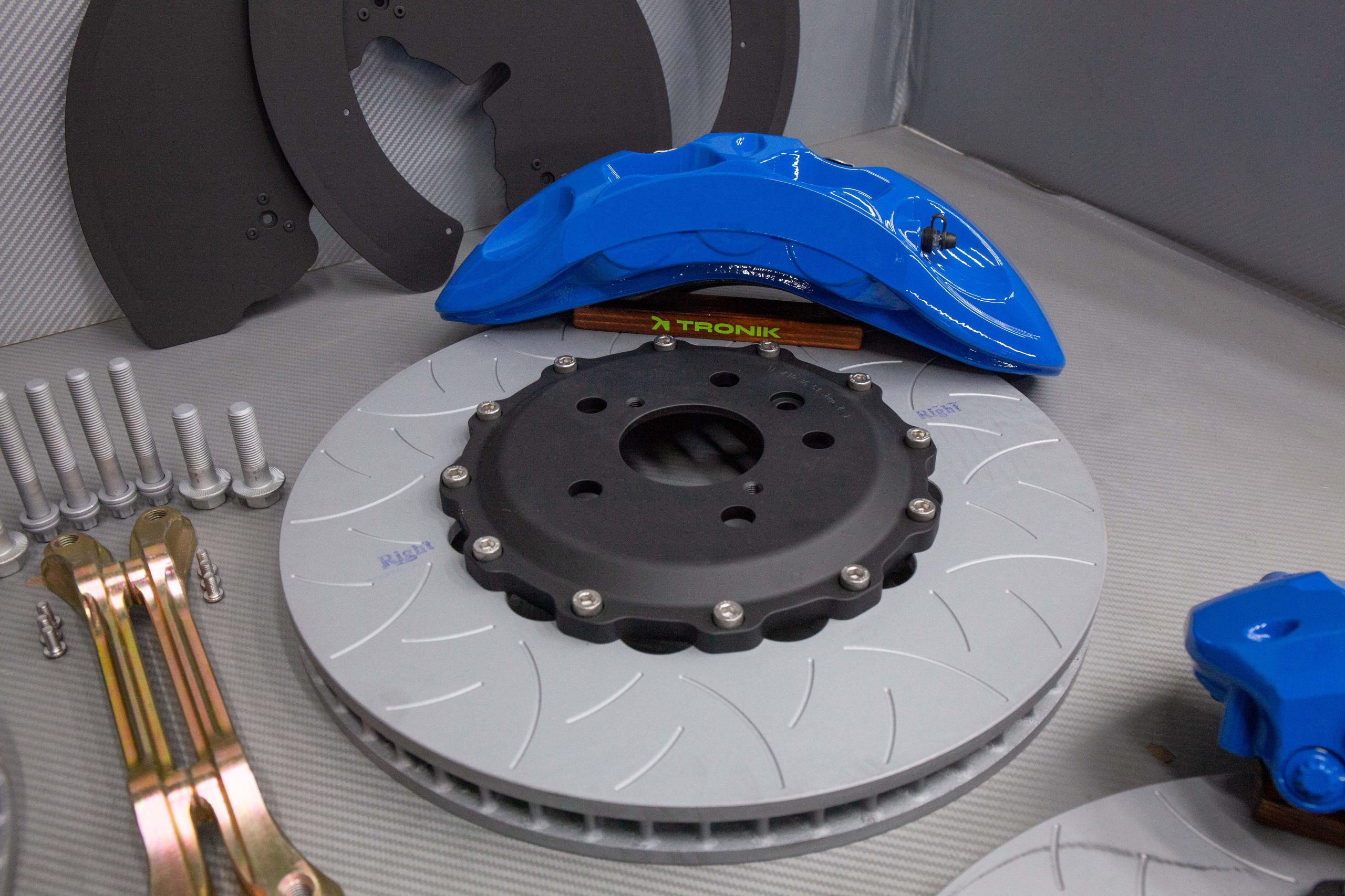 jeep-wrangler-brakes-photo-4-scaled-1.jpg - TRONIK.AE