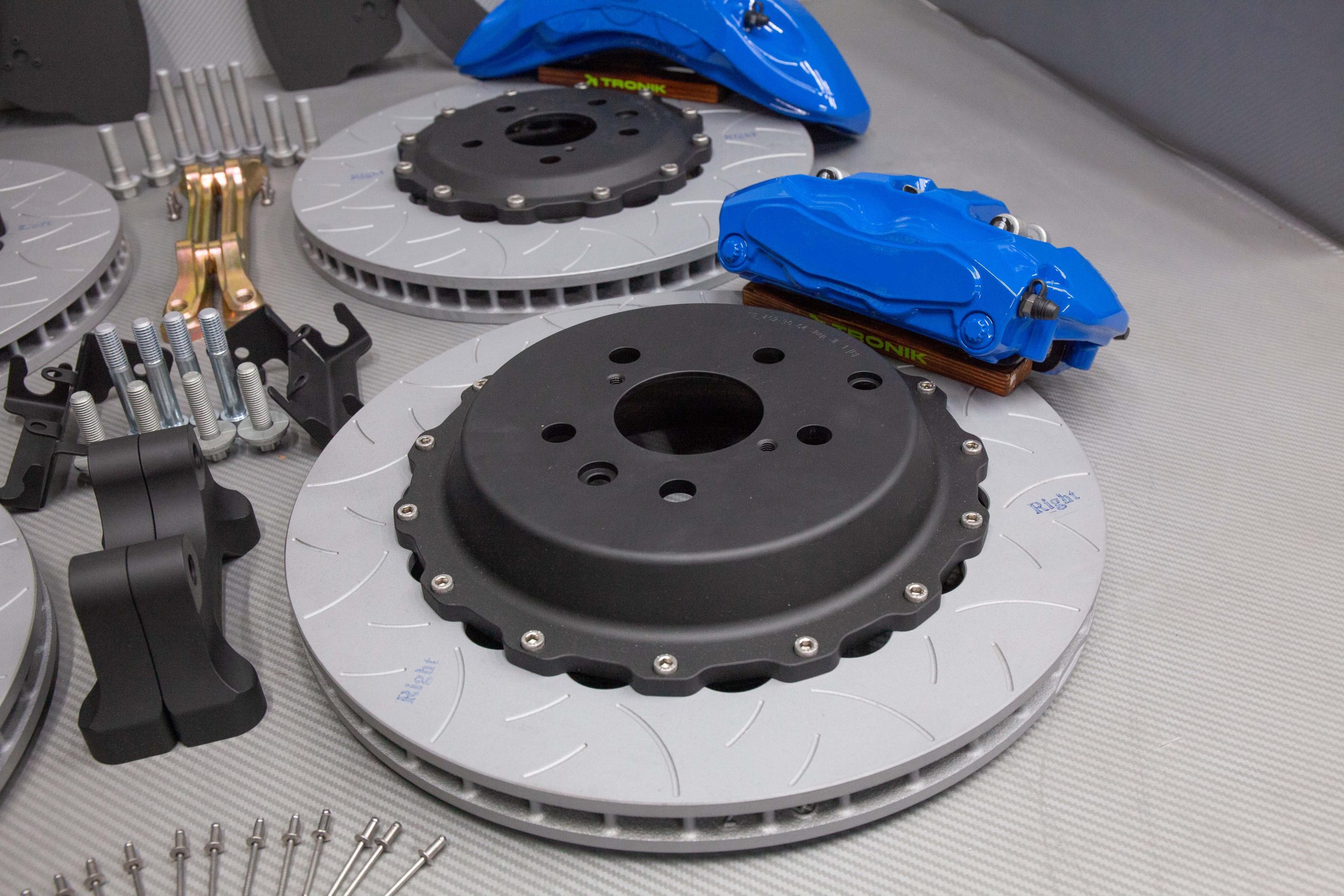 jeep-wrangler-brakes-photo-5-scaled-1.jpg - TRONIK.AE