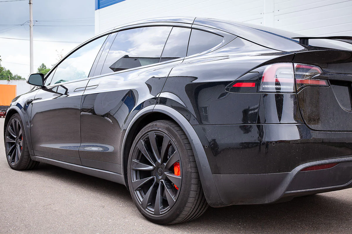 Tesla Model X Plaid - carbon-ceramic brake system
