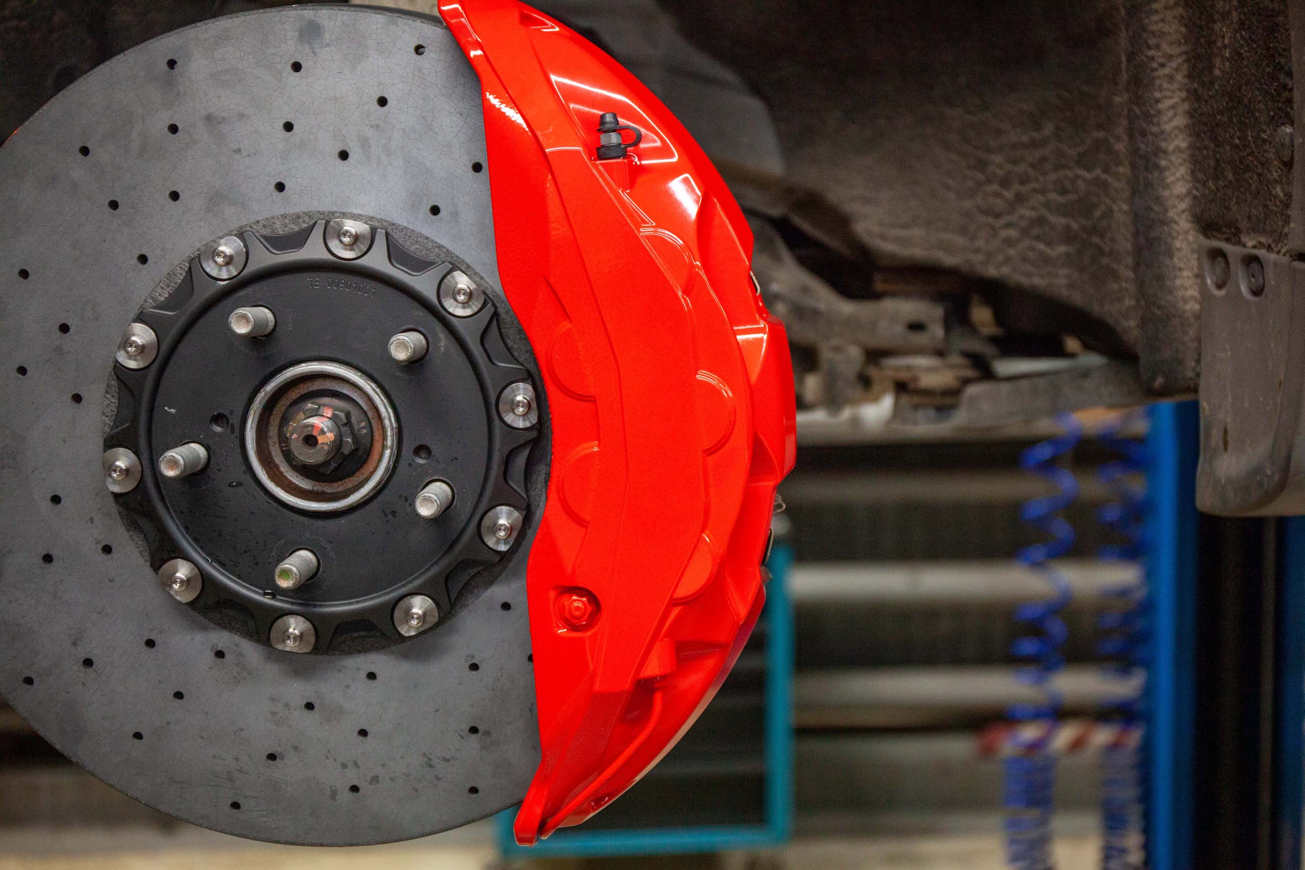 Carbon ceramic brake system for Dodge Durango Pic 2 - TRONIK.AE Carbon ceramic brake system for Dodge Durango Pic 2