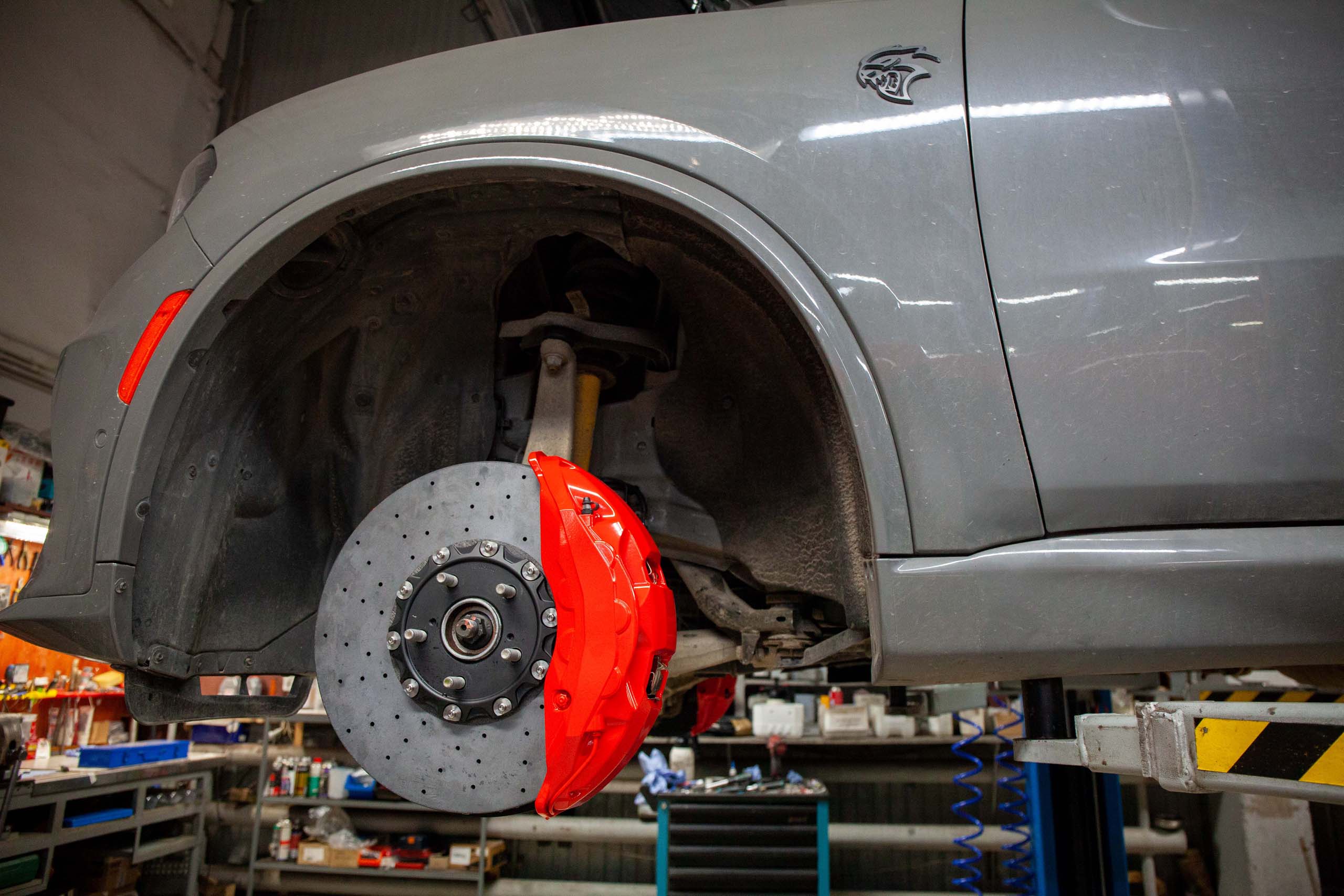 Carbon ceramic brake system for Dodge Durango Pic 3 - TRONIK.AE Carbon ceramic brake system for Dodge Durango Pic 3