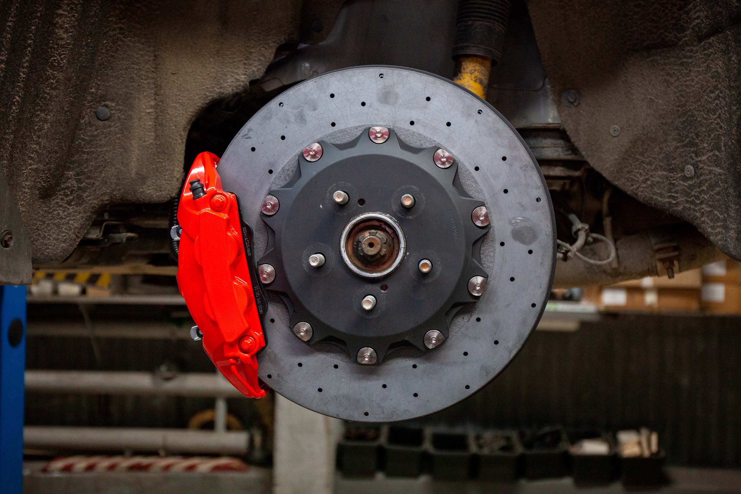 Carbon ceramic brake system for Dodge Durango Pic 4 - TRONIK.AE Carbon ceramic brake system for Dodge Durango Pic 4