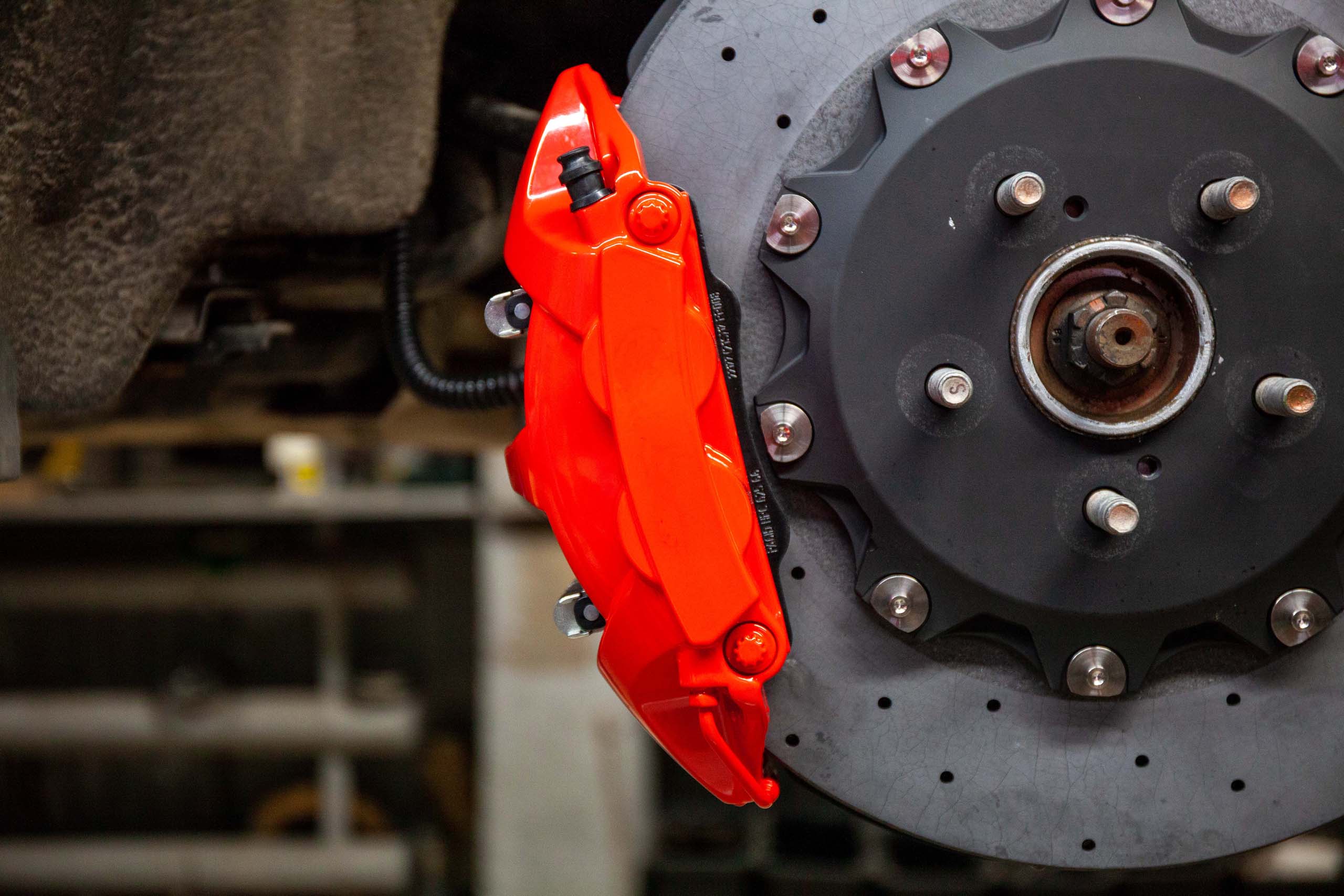 Carbon ceramic brake system for Dodge Durango Pic 5 - TRONIK.AE Carbon ceramic brake system for Dodge Durango Pic 5