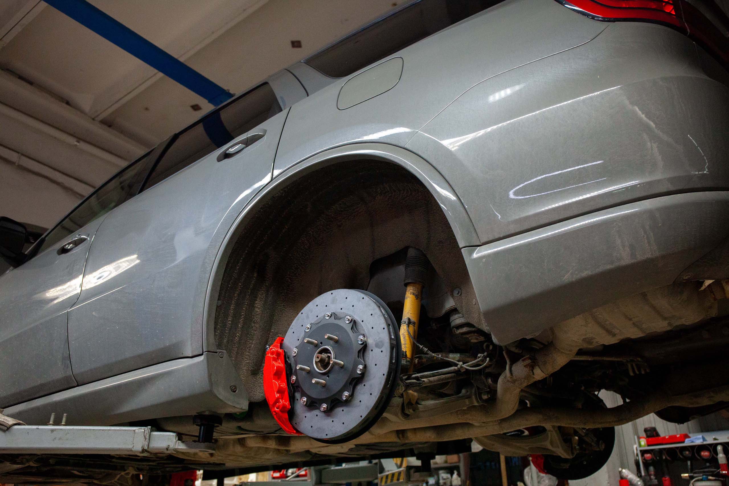 Carbon ceramic brake system for Dodge Durango Pic 6 - TRONIK.AE Carbon ceramic brake system for Dodge Durango Pic 6