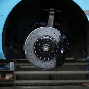 Carbon ceramic brake system for BMW G90. Pic 1