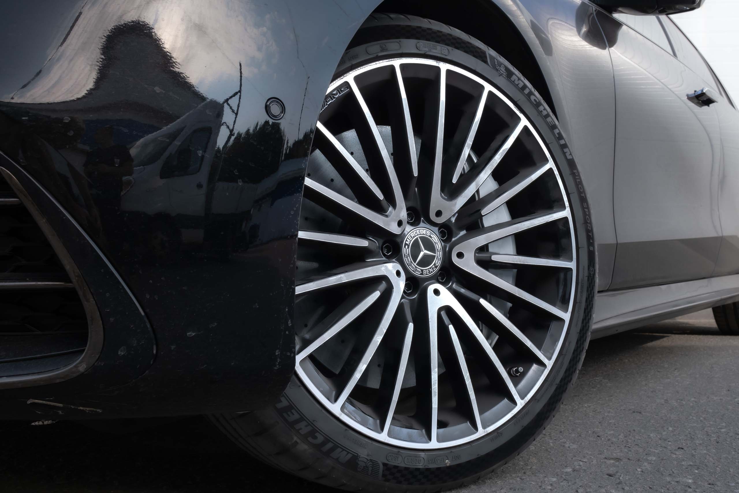 Carbon ceramic brake system for Mercedes-Benz W223. Pic 7 - TRONIK.AE Carbon ceramic brake system for Mercedes-Benz W223. Pic 7