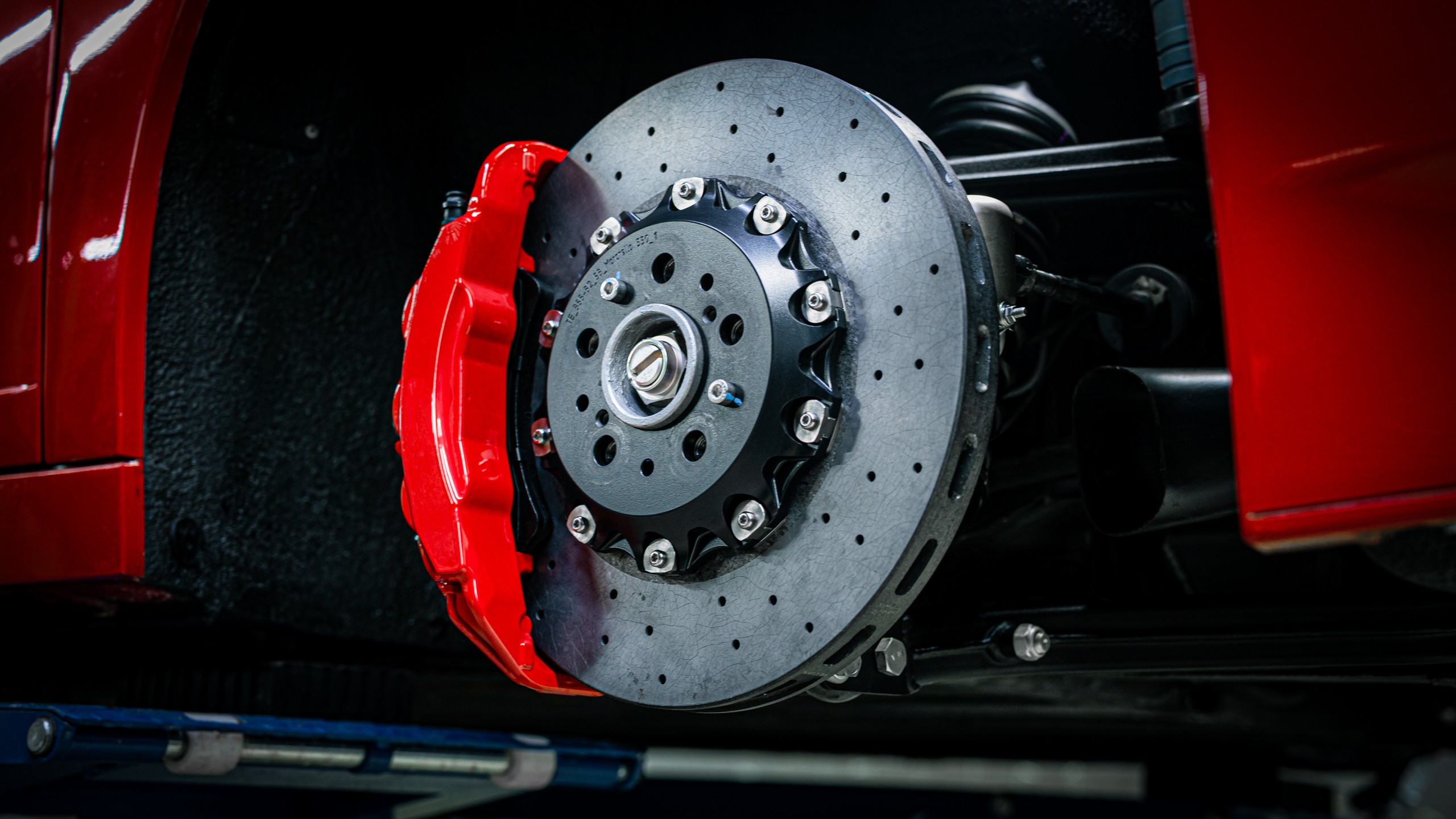 Carbon-ceramic brake system for Ferrari Testarossa Picture 1
