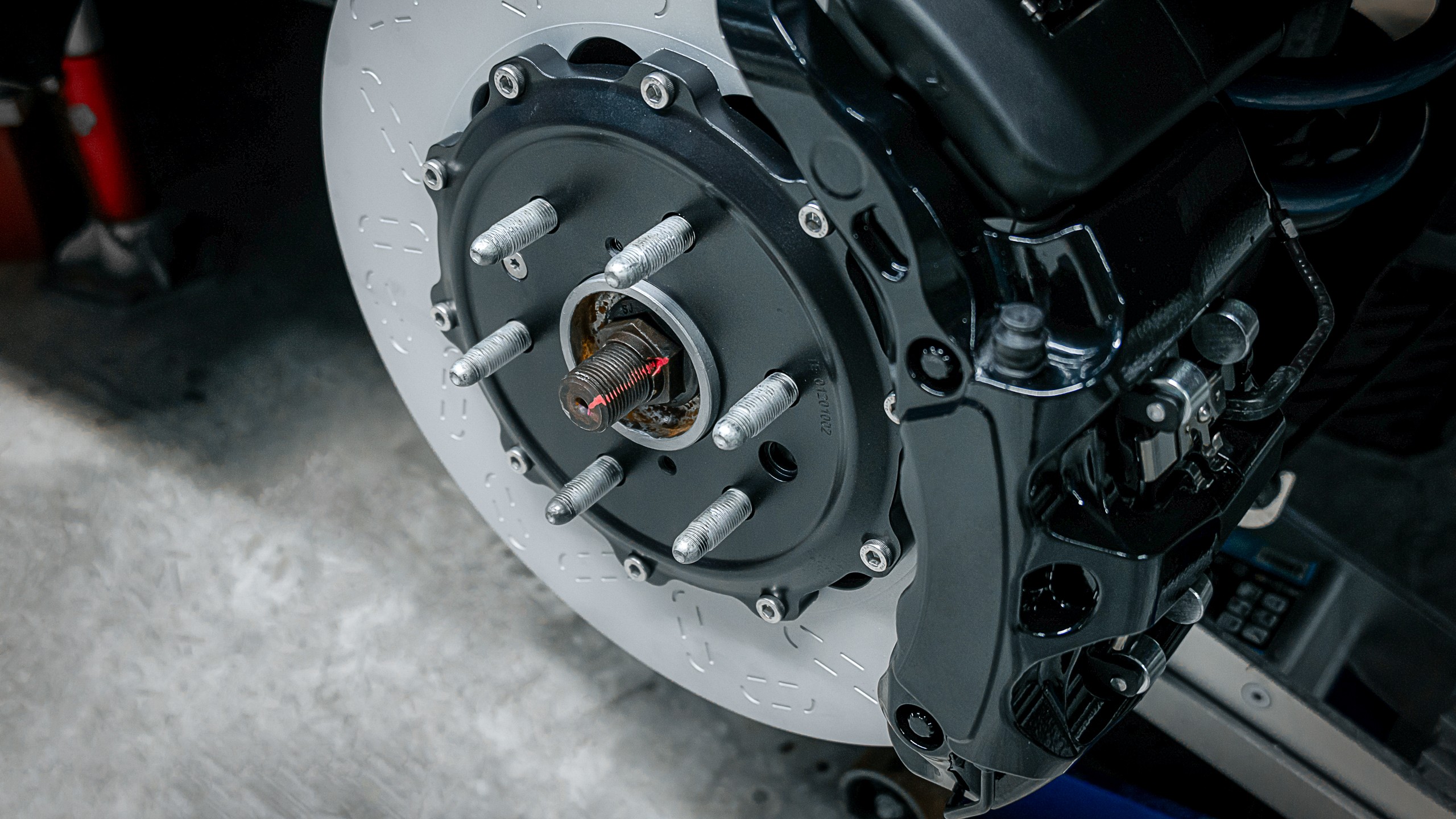 Brake system for Cadillac Escalade. Pic 1
