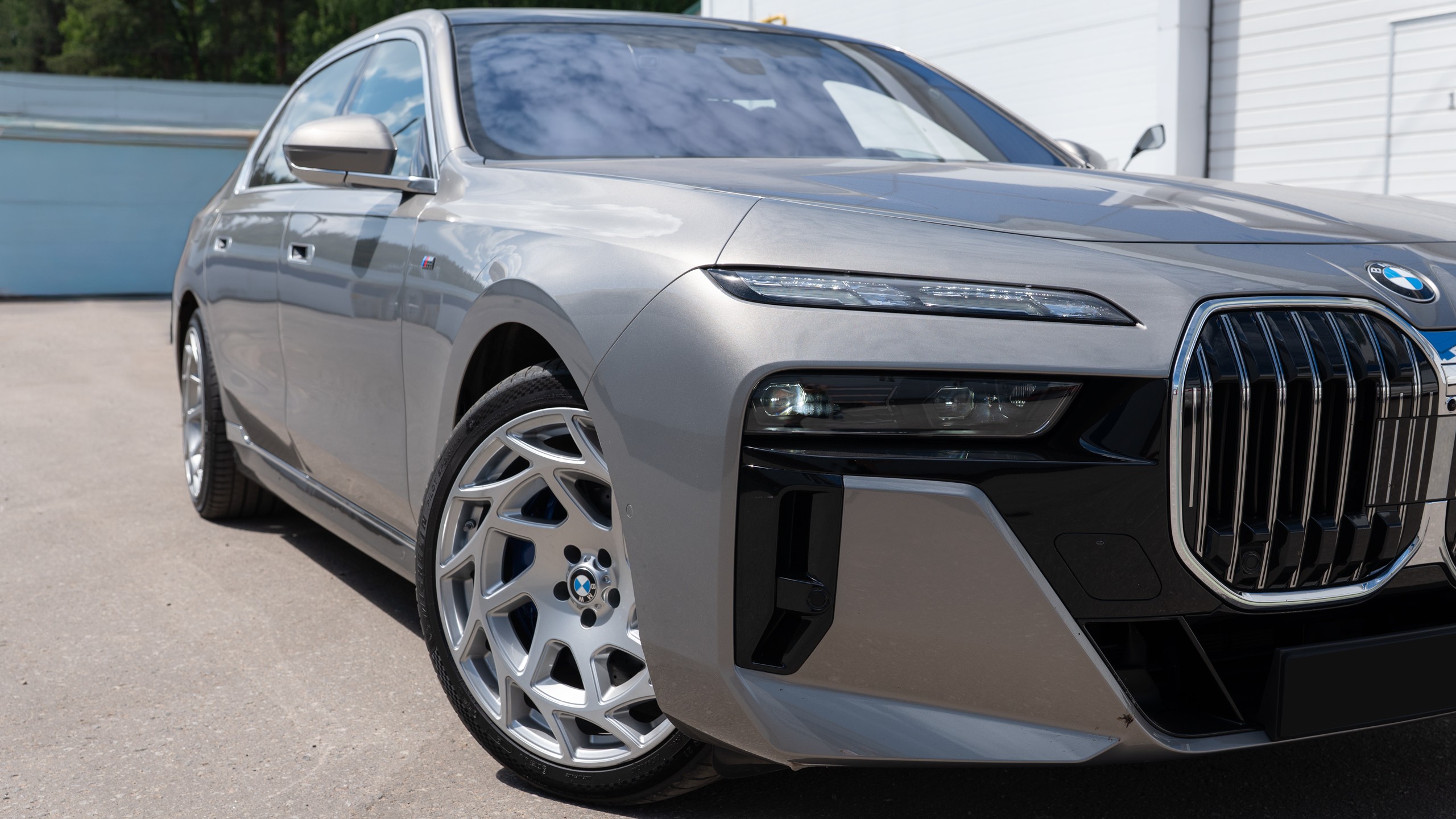 Carbon-ceramic brake system for BMW G70 Picture 22