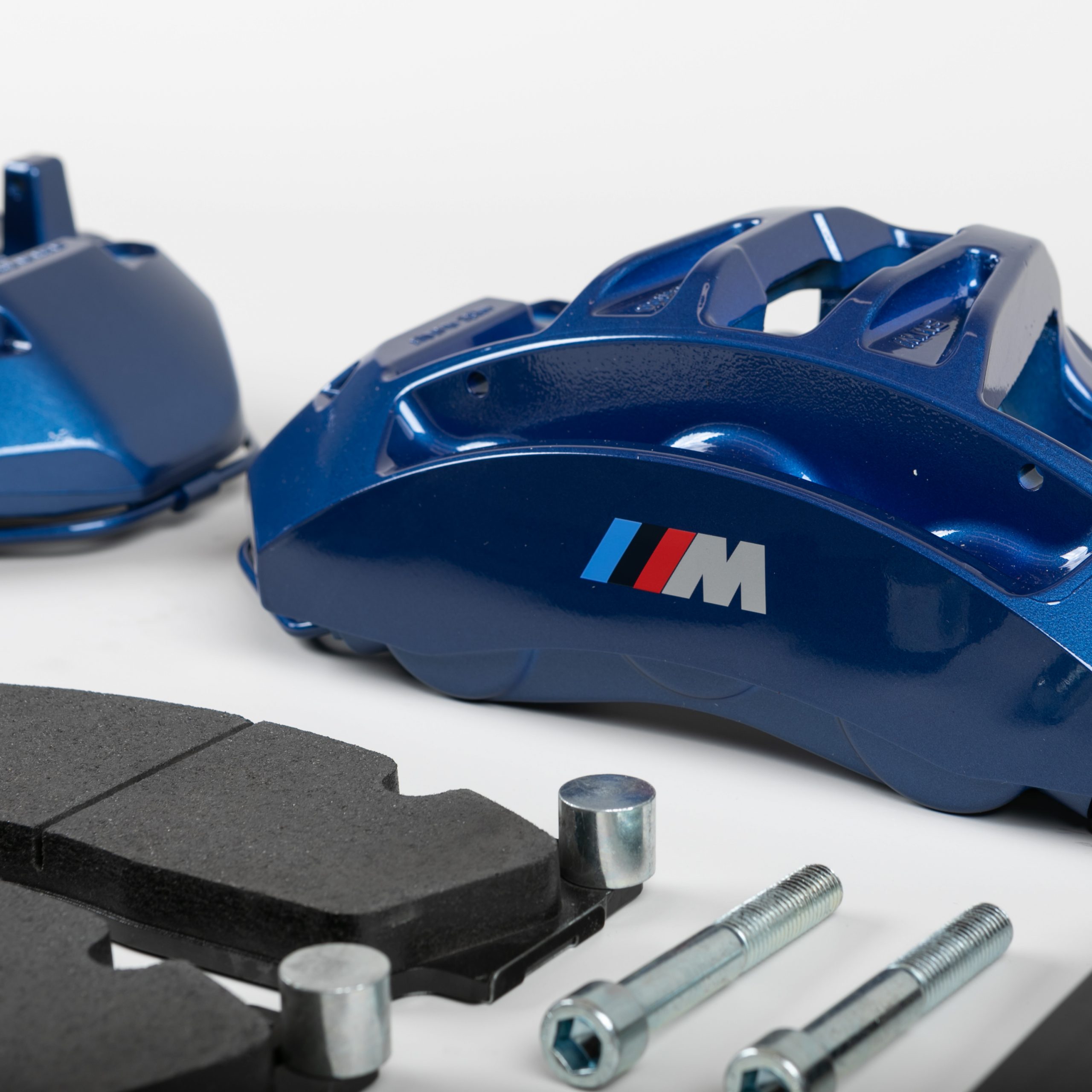 bmw-blue-calipers-kitbrake-pads_2-scaled-1jpg - TRONIK.AE