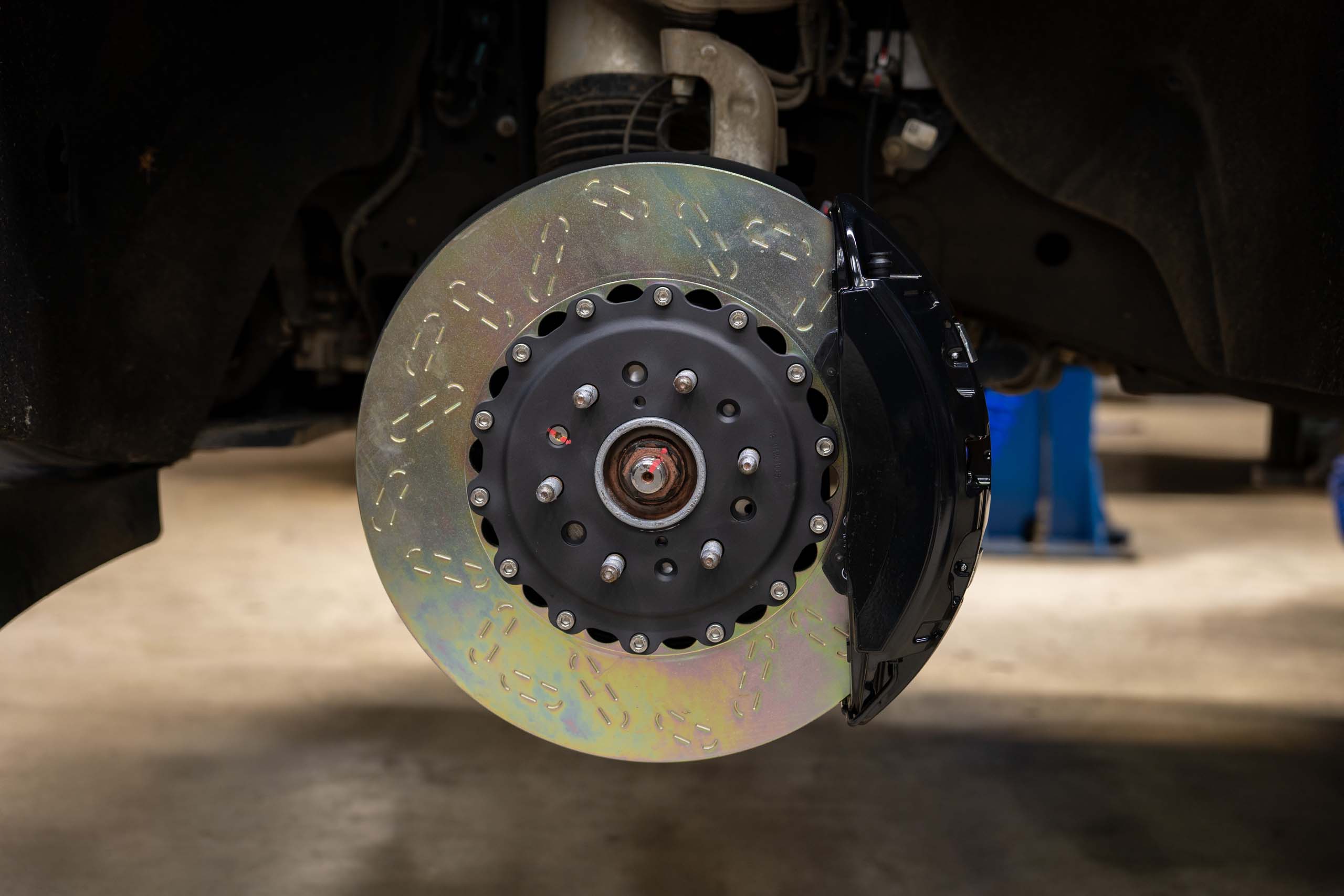 cadillac-escalade-brakes-pic-7jpg - TRONIK.AE