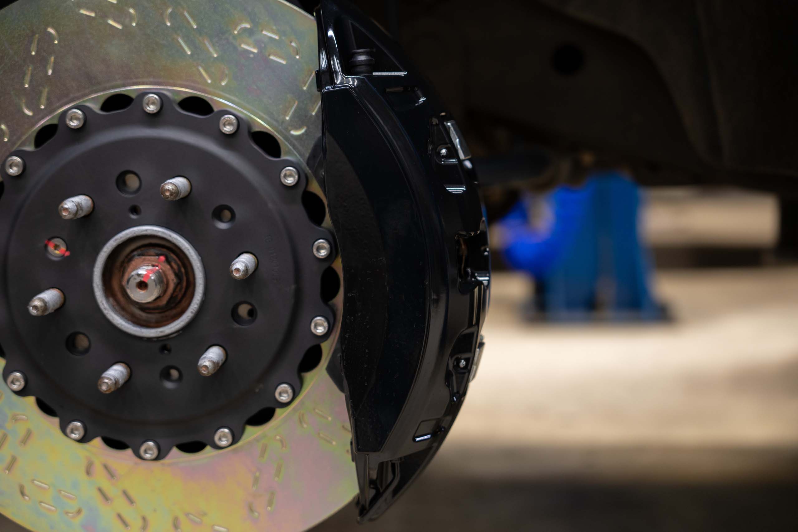 cadillac-escalade-brakes-pic-8jpg - TRONIK.AE